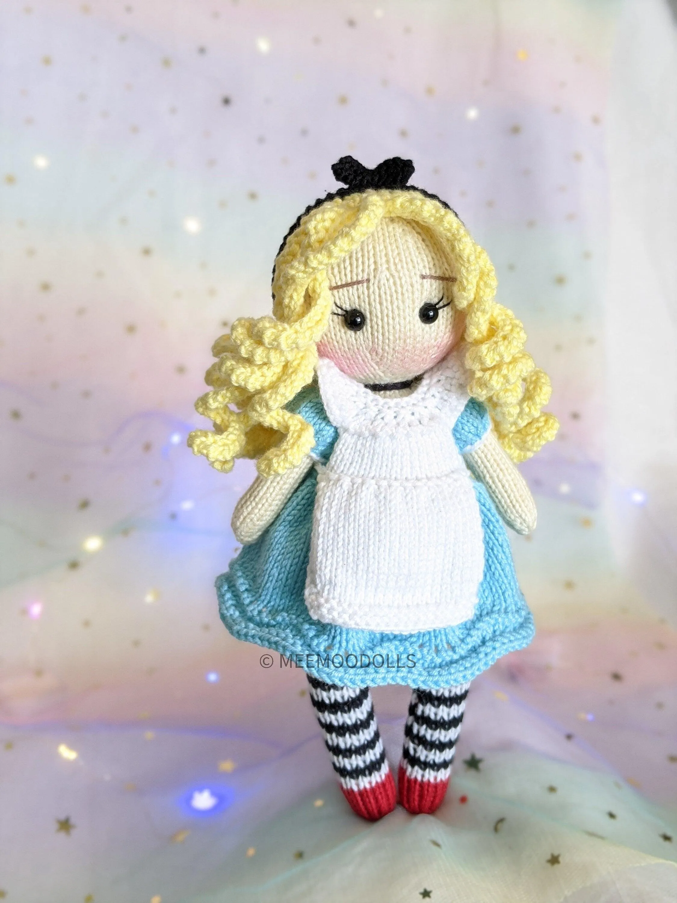 Knit little girl. Knitted toy Patterns. Meemoodolls.