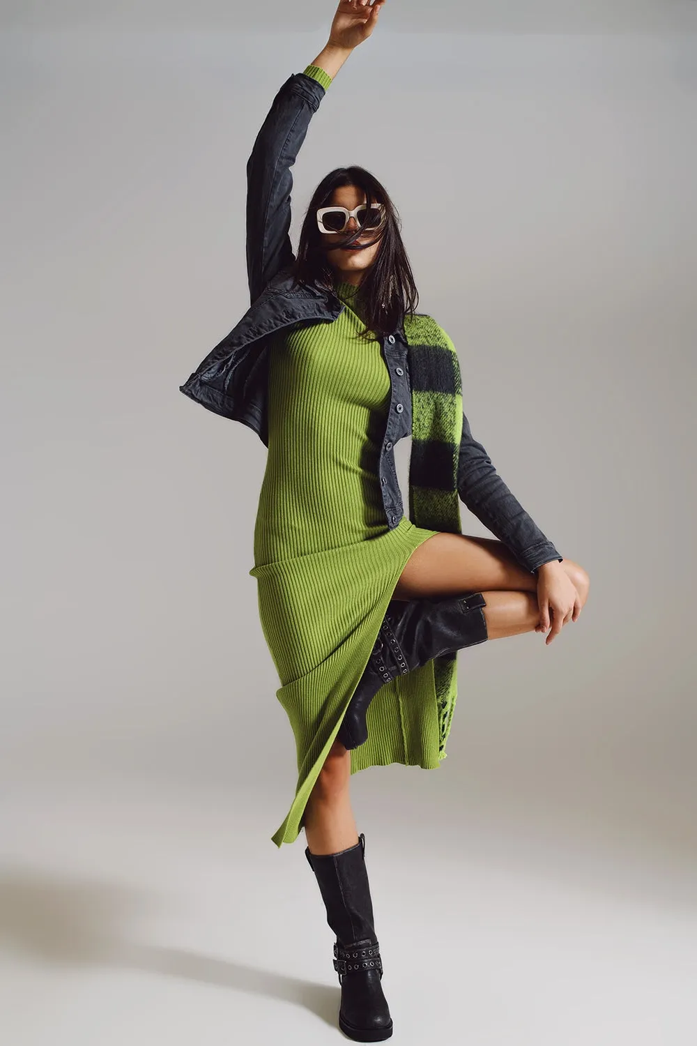 Maxi green knitted dress with a lime green